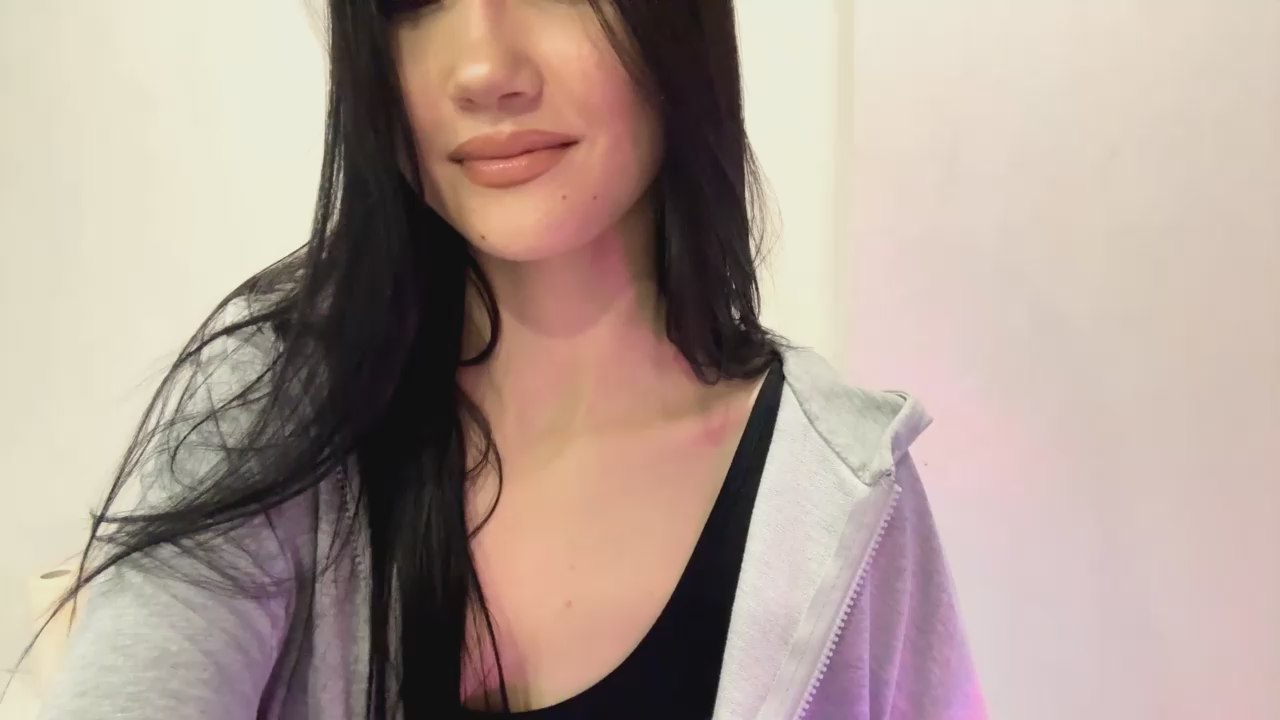 Watch AleaseDecuir live on cam on Cam4