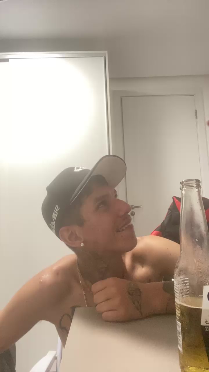 Sex chat gratuit in direct cu Alemaodotado44 pe Cam4