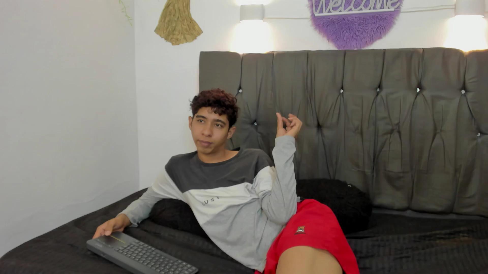 Alex_andRicardo live cam model at Cam4