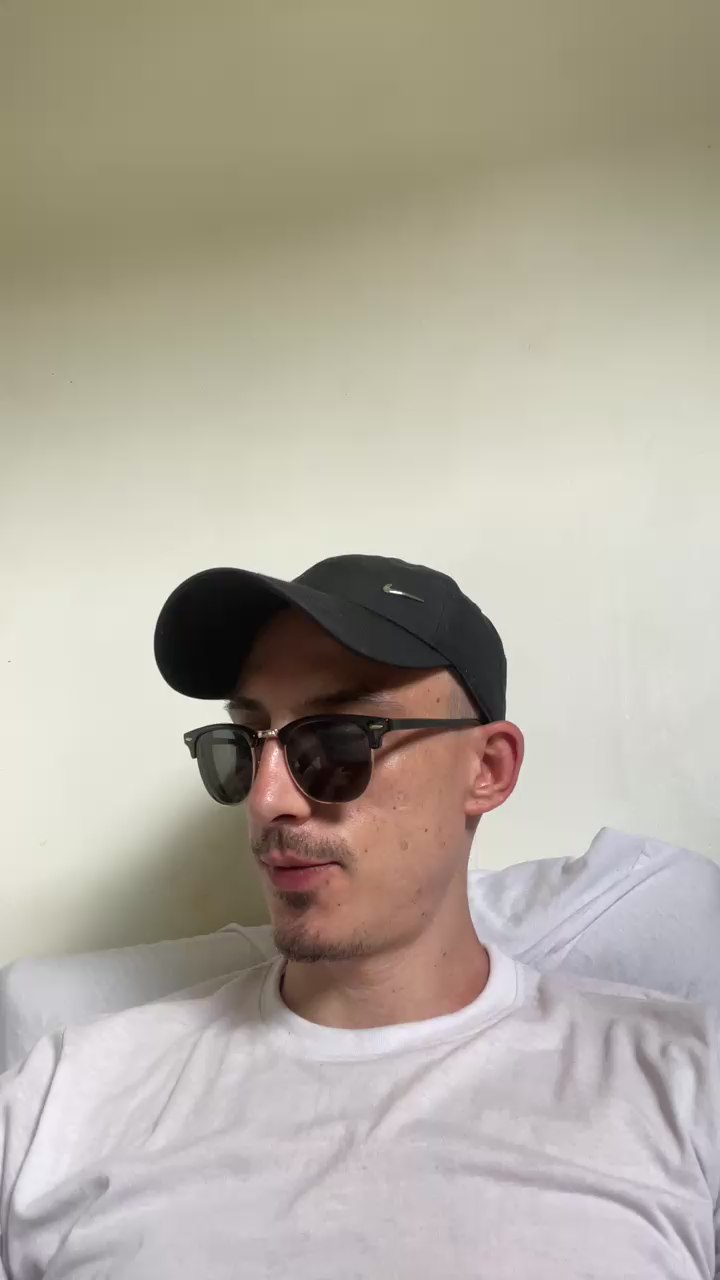 AnthonyoNormal live cam model at Cam4