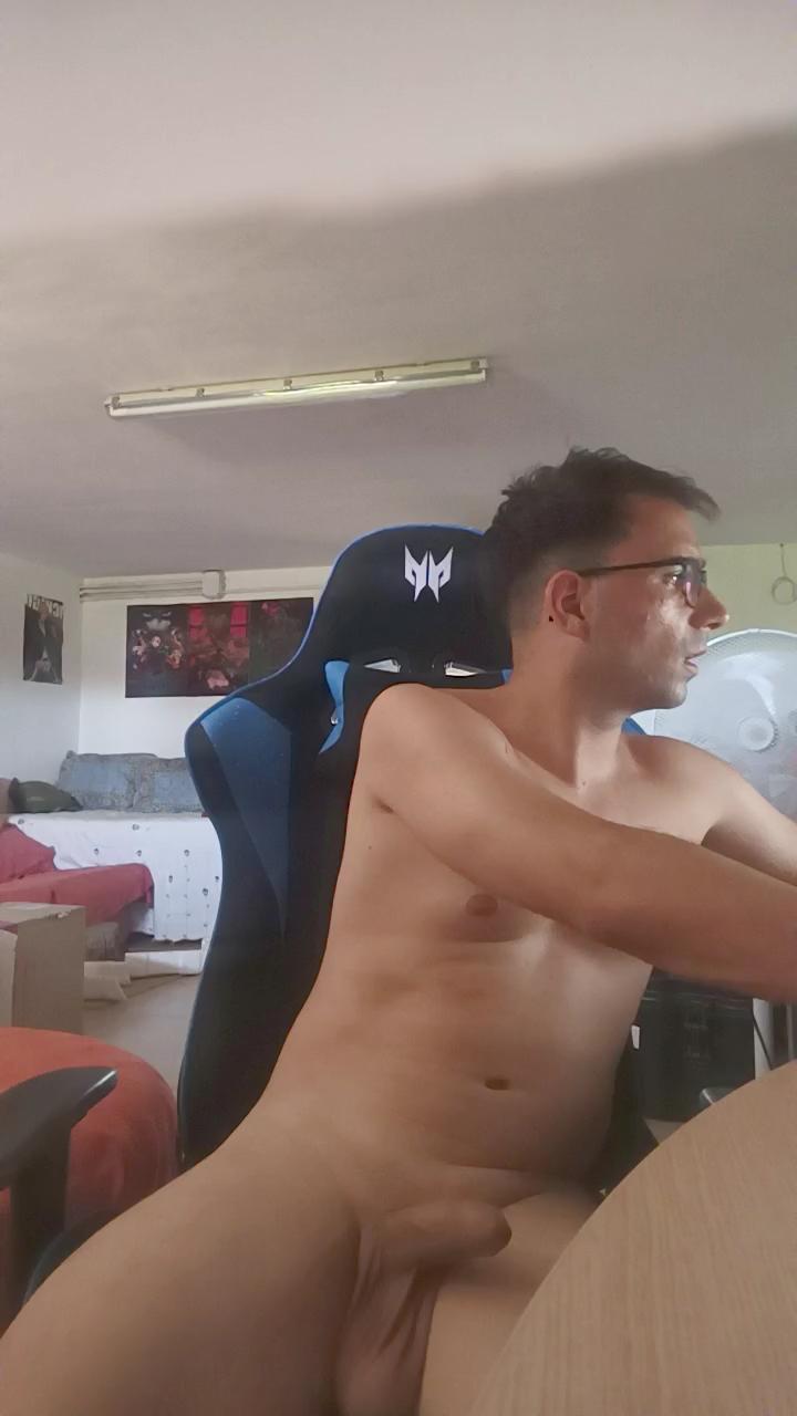 Arma11 Live Webcam on Cam4