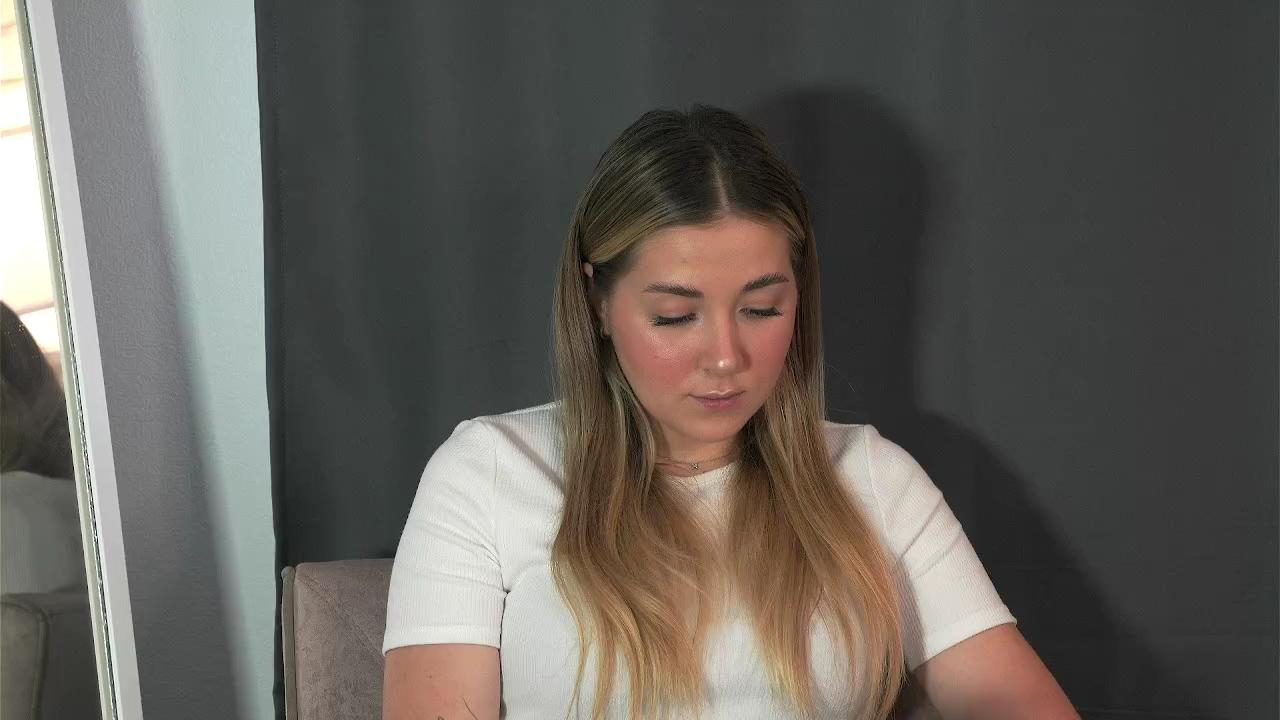  AundreaGillion chat room