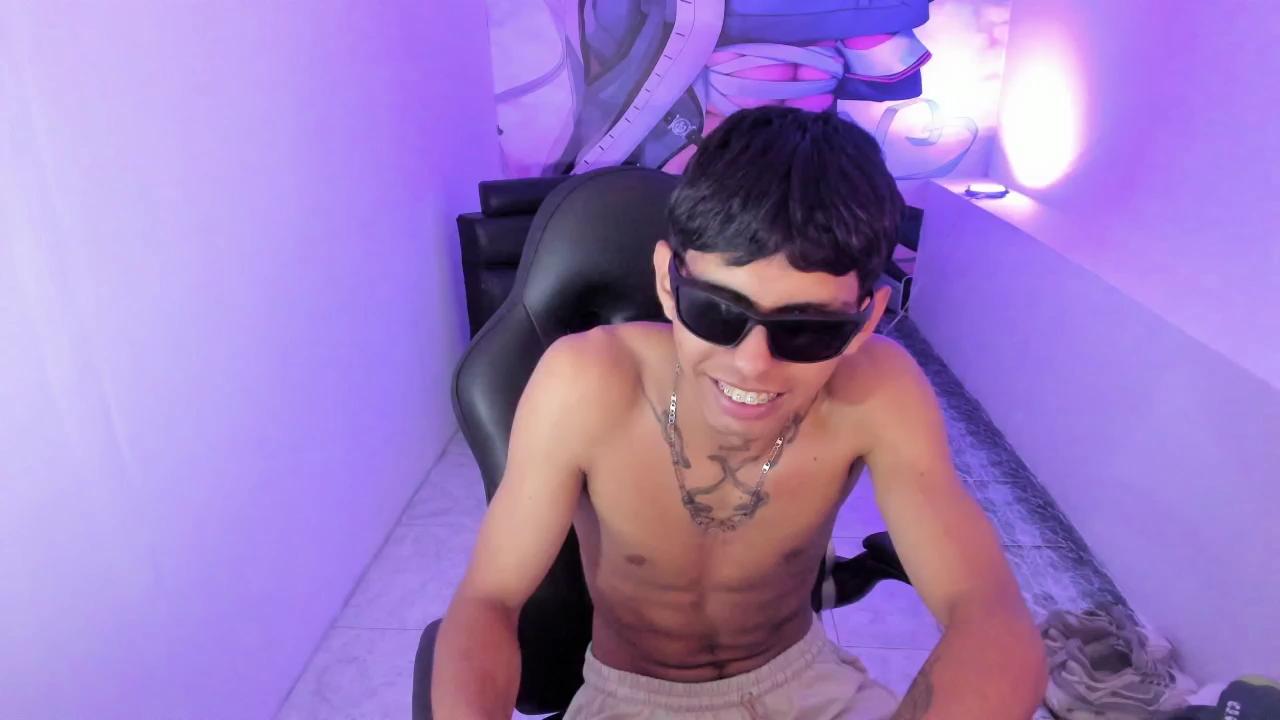 Axeel_Boy live cam model at Cam4