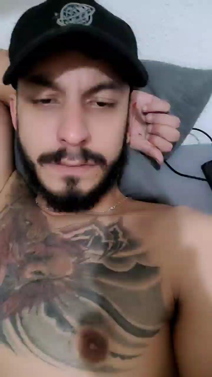 Bertxxxi Live Webcam on Cam4