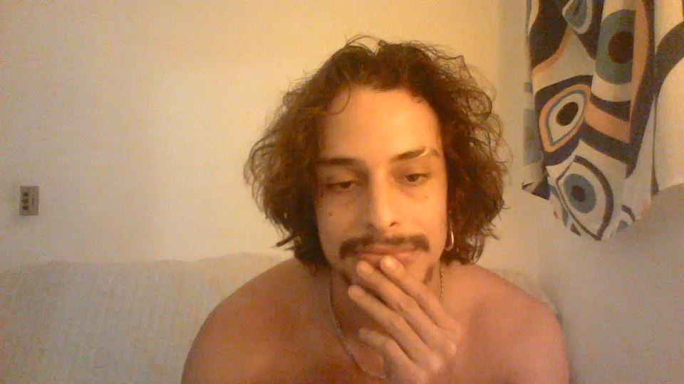 Watch BigxxxMoon live on cam on Cam4