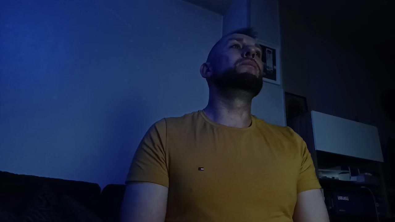 Bipbiip08 live cam model at Cam4