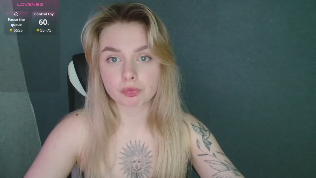 BlondyFox live cam model at Cam4