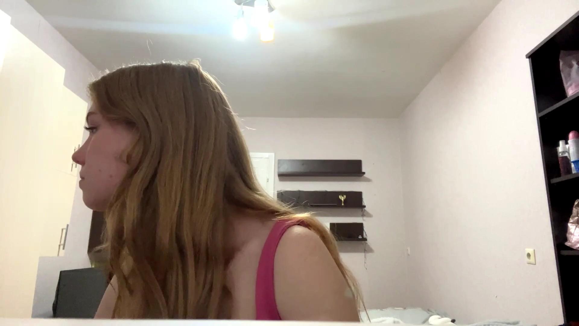 BritniUnrau live cam model at Cam4