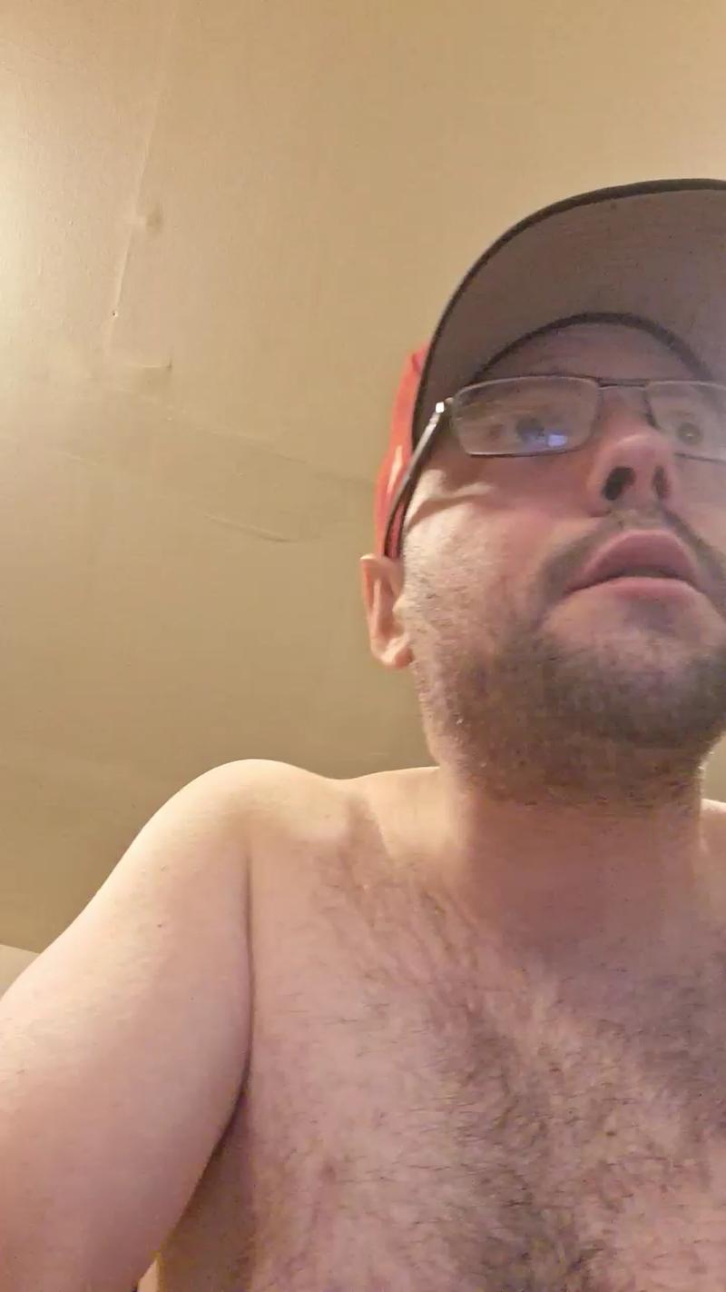 BuiltThickBelow Live Cam on Cam4