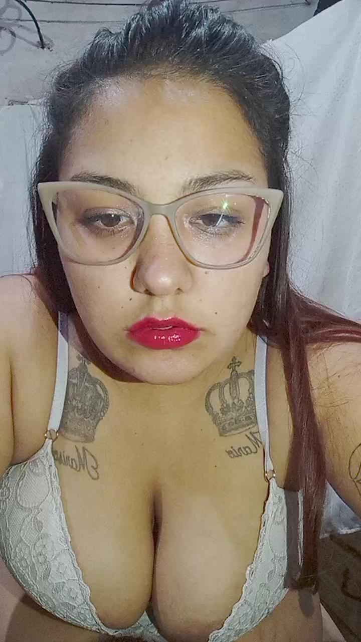Watch Camiix18 live on cam on Cam4