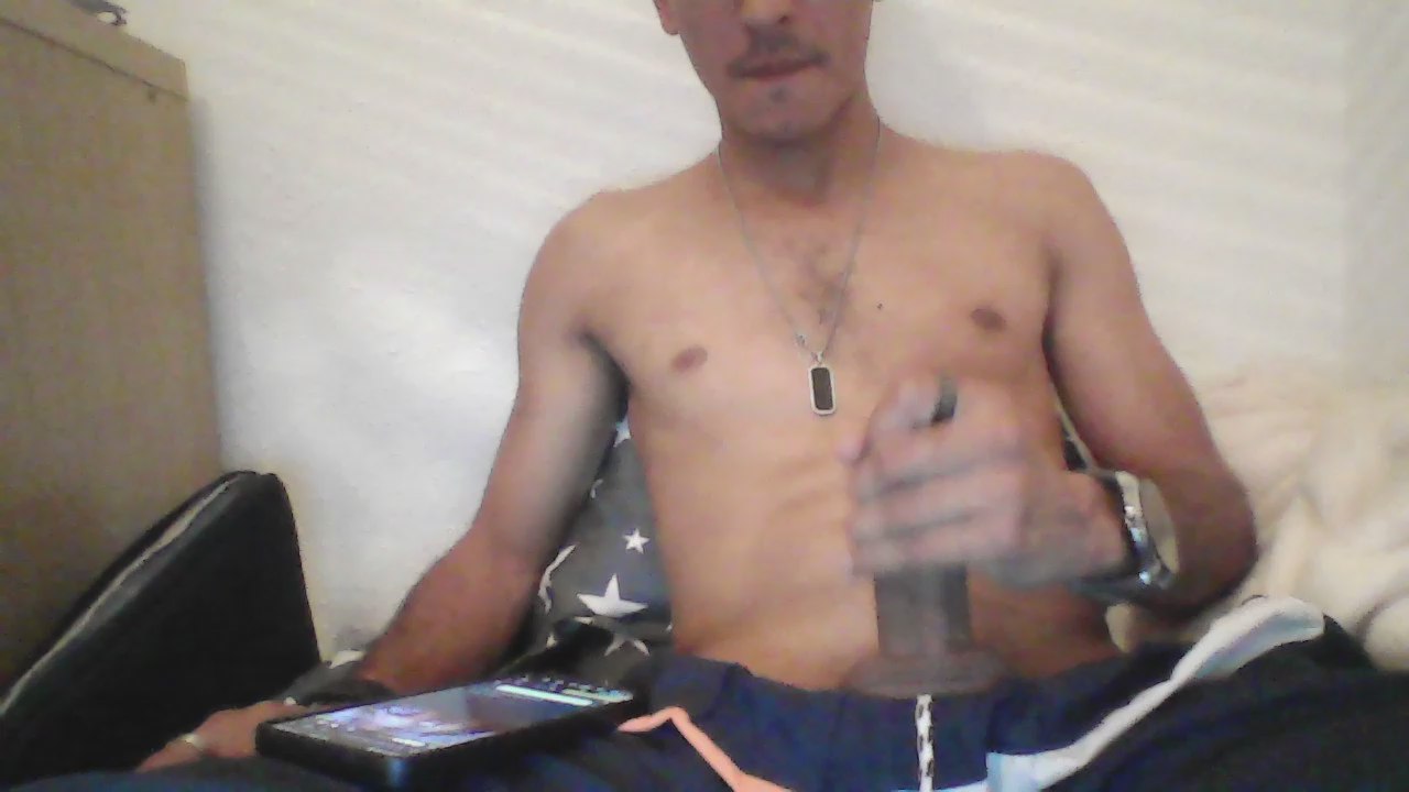 Camilo9720 live cam model at Cam4