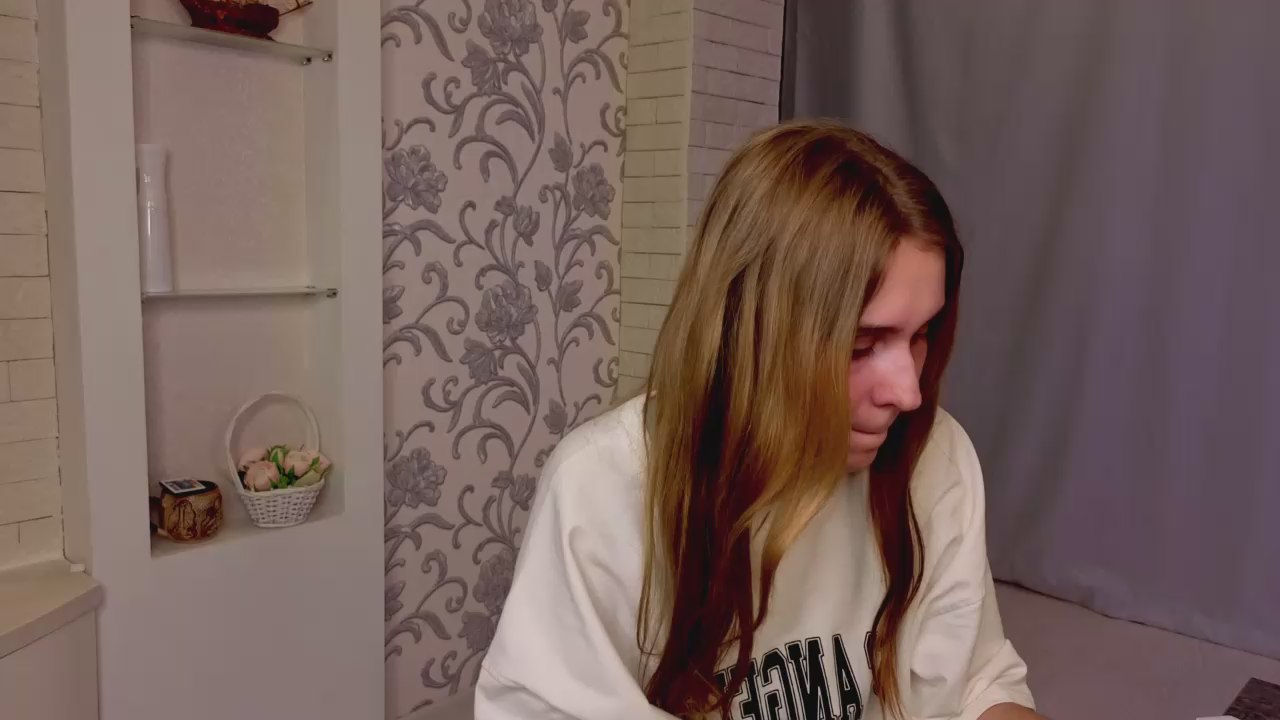 CarinVergo live cam model at Cam4