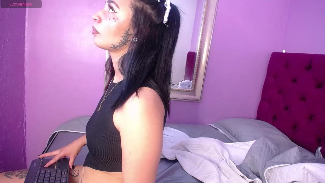 Catalellprincss live cam model at Cam4