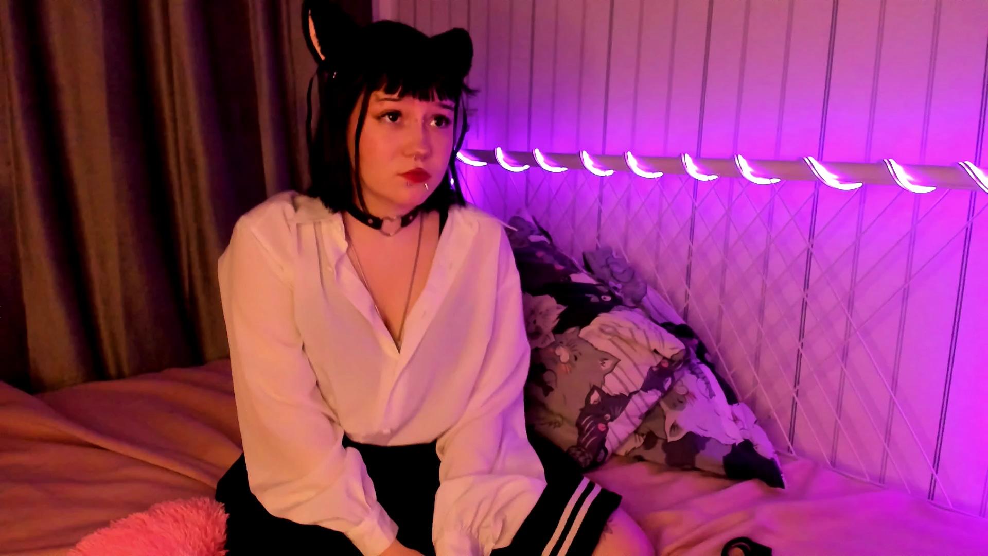 Watch CeciliaKarpin live on cam on Cam4