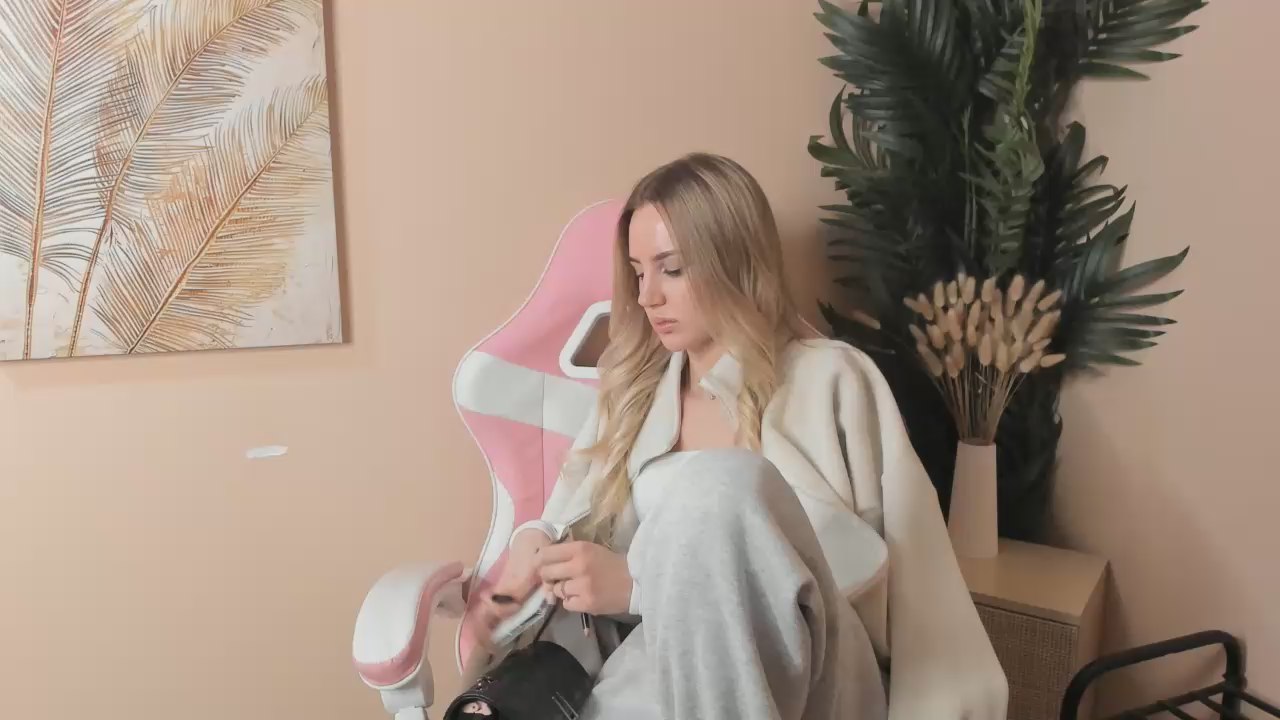 ChelseyFrelow on Cam4 and RICams