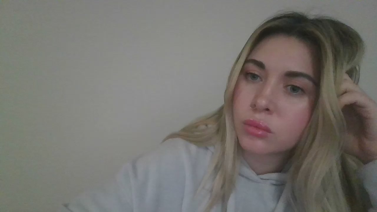 ChloeDiva live cam model at Cam4