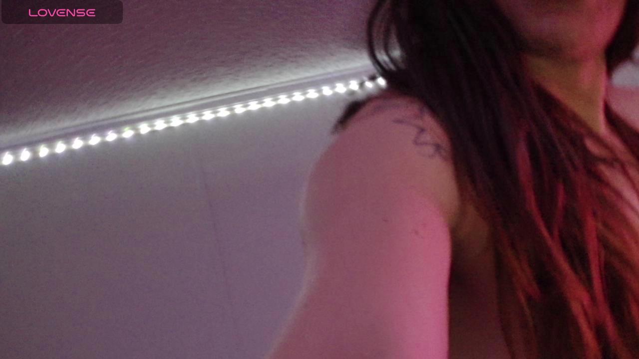 Sex chat gratuit in direct cu Chloeswallows pe Cam4