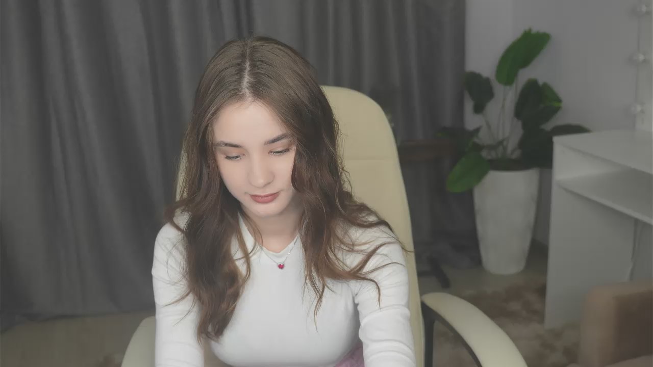 Watch ClarindaAroyo live on cam on Cam4
