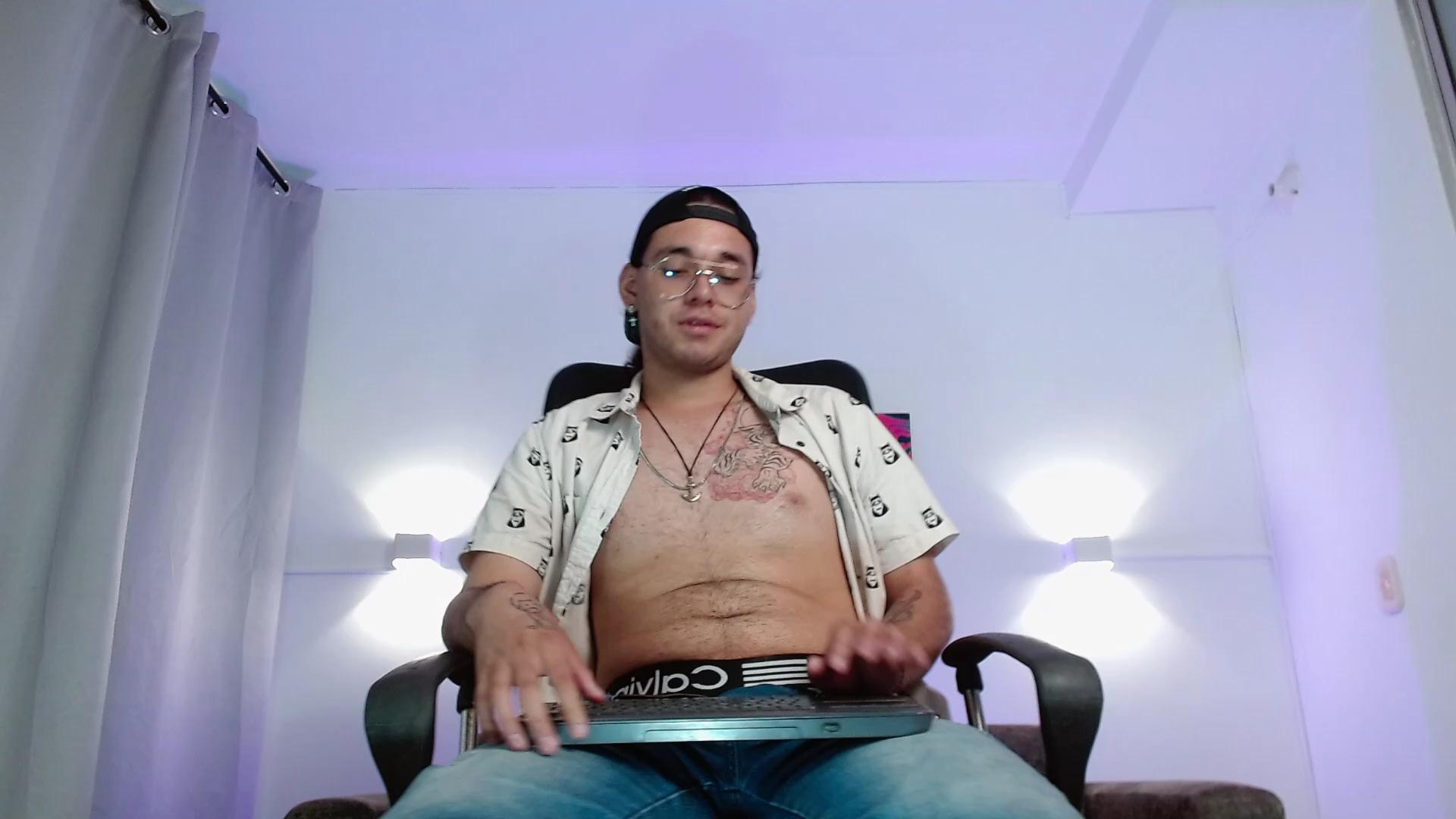 Watch ColeCruz live on cam on Cam4