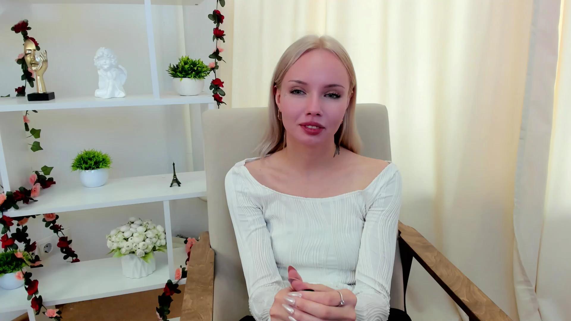 CorneliaBompane live cam model at Cam4