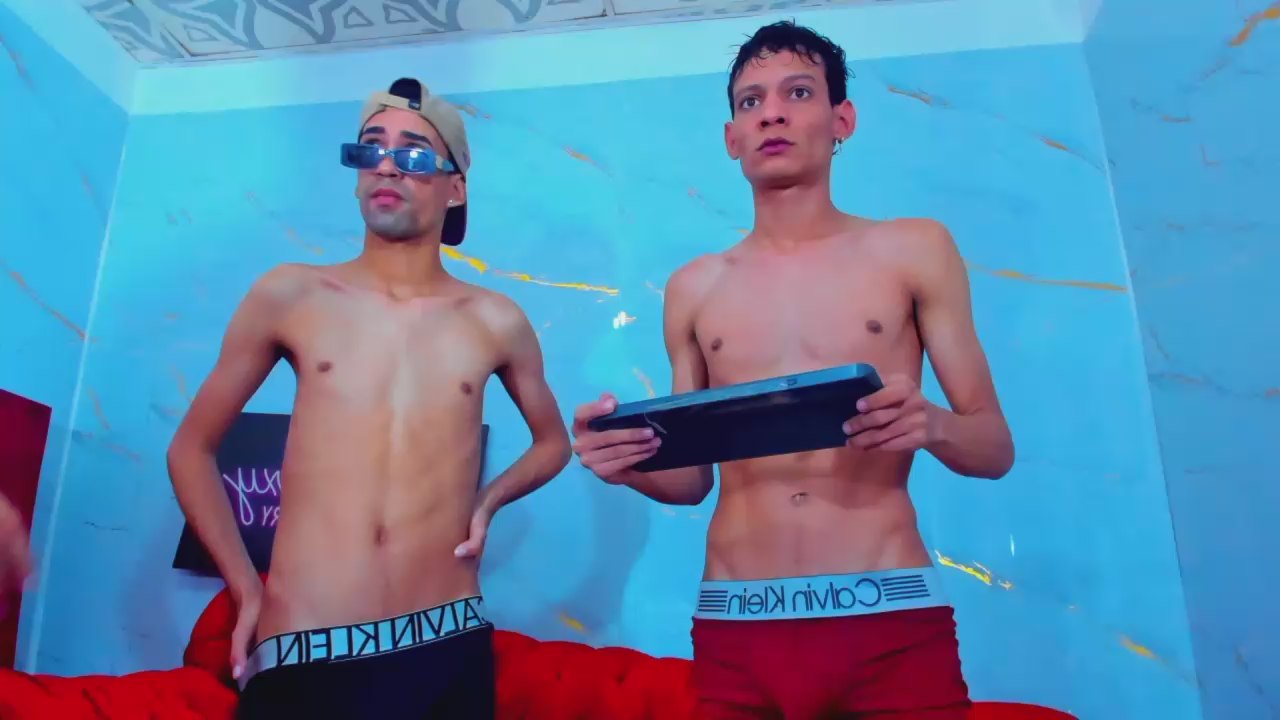 Cutemax_boyxxx live cam model at Cam4