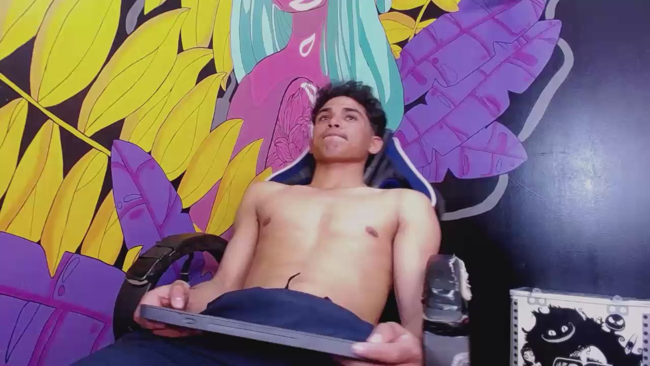 Denverr___ live cam model at Cam4