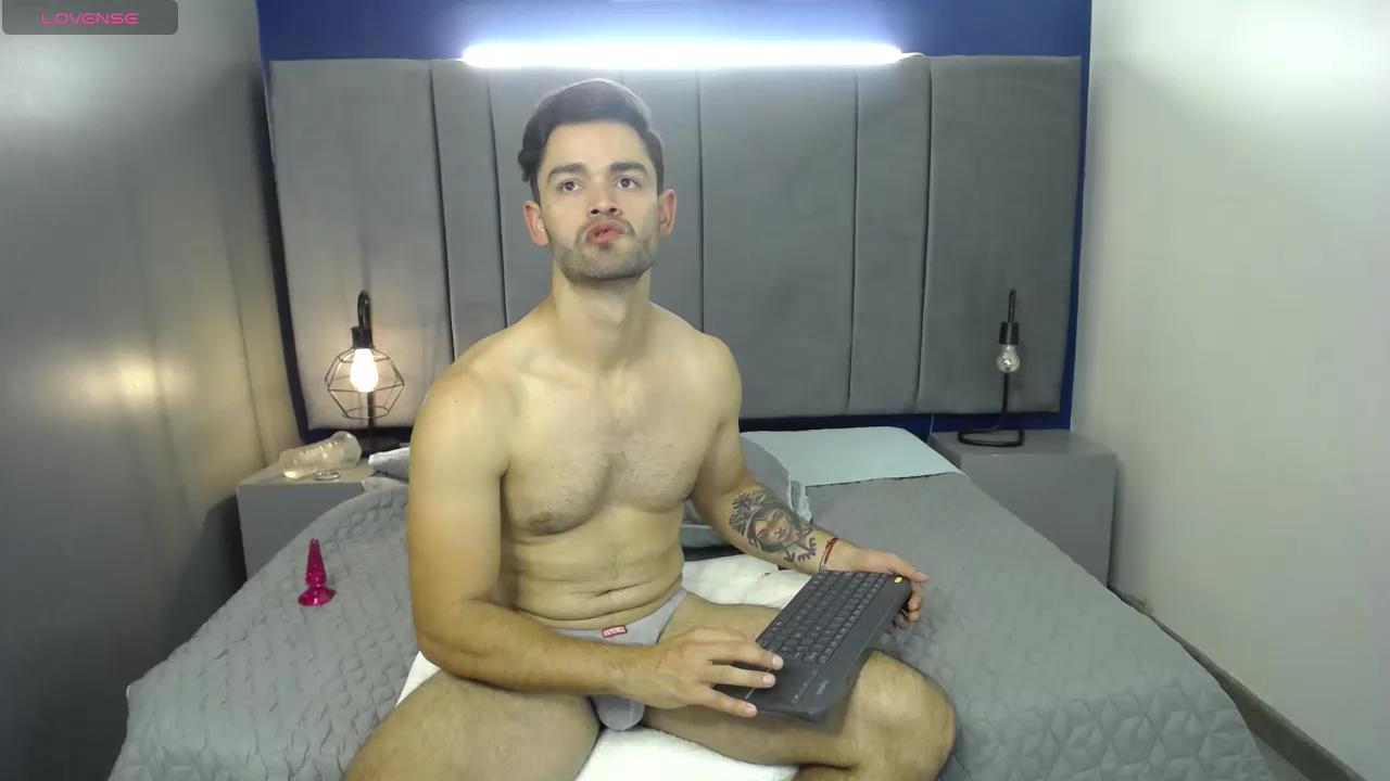 Watch DudeFoxLive live on cam at Cam4