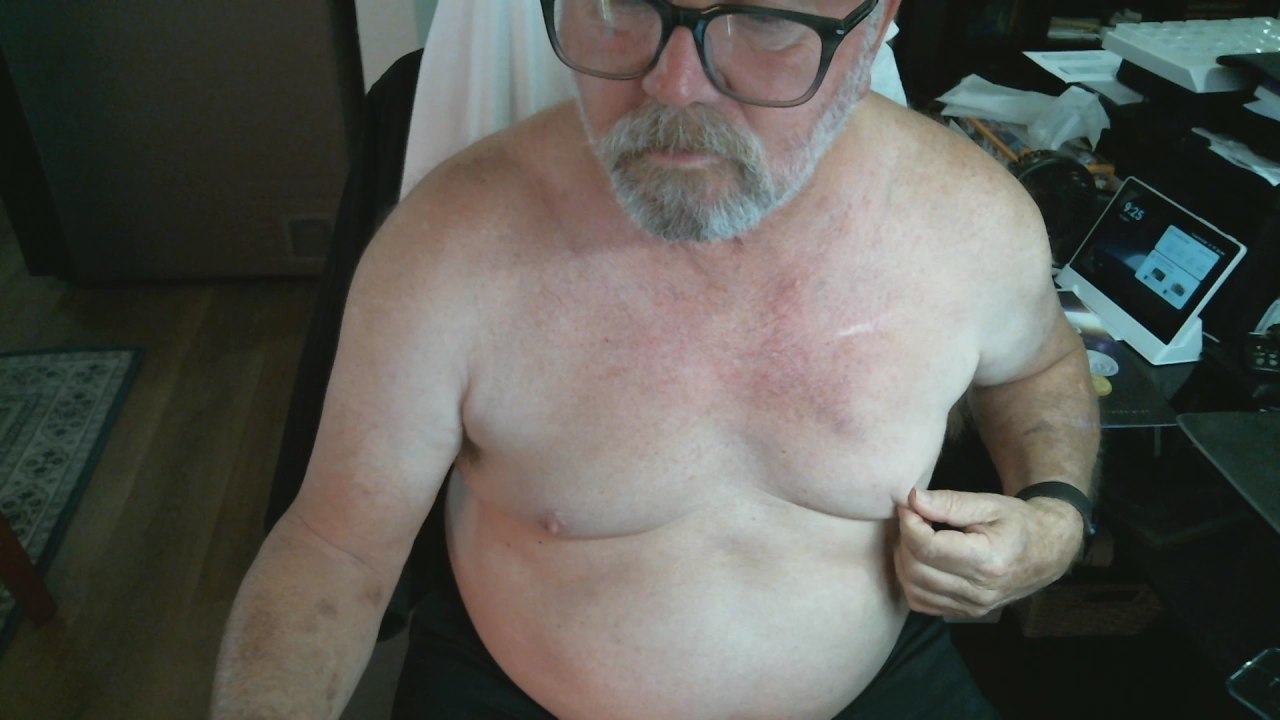 Watch Ed19xx live on cam on Cam4