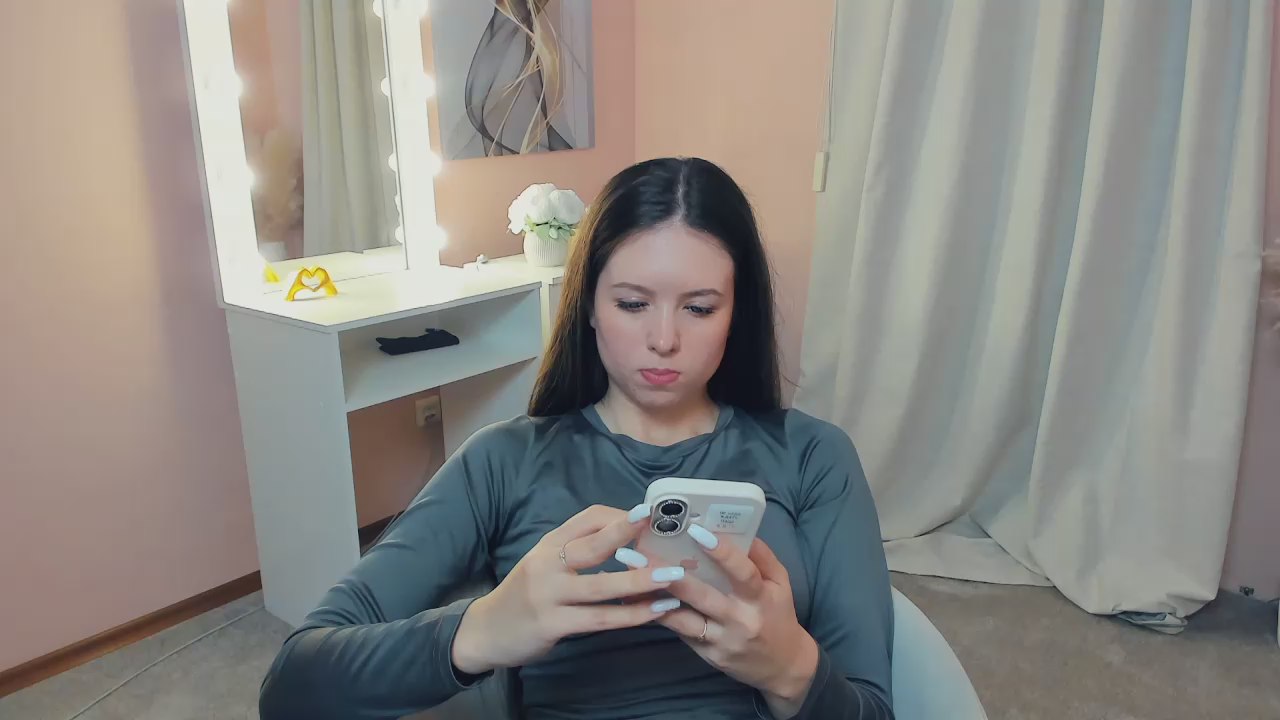 Watch  EndaDorat live on Cam4