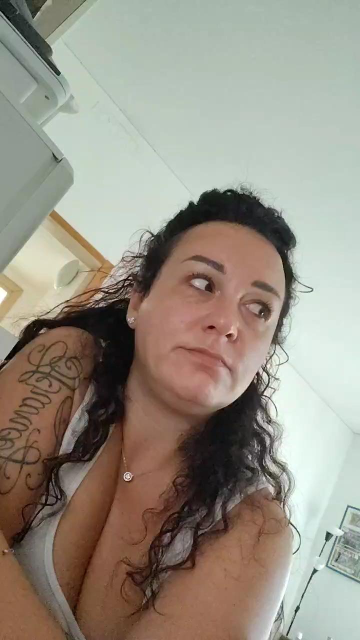 Sex chat gratuit in direct cu Eternemozioni pe Cam4