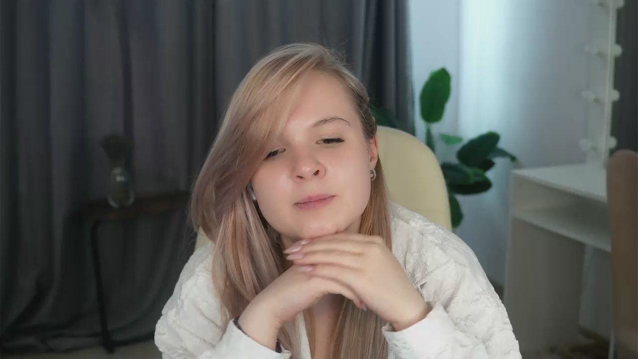 Sex chat gratuit in direct cu EugeniaDanson pe Cam4