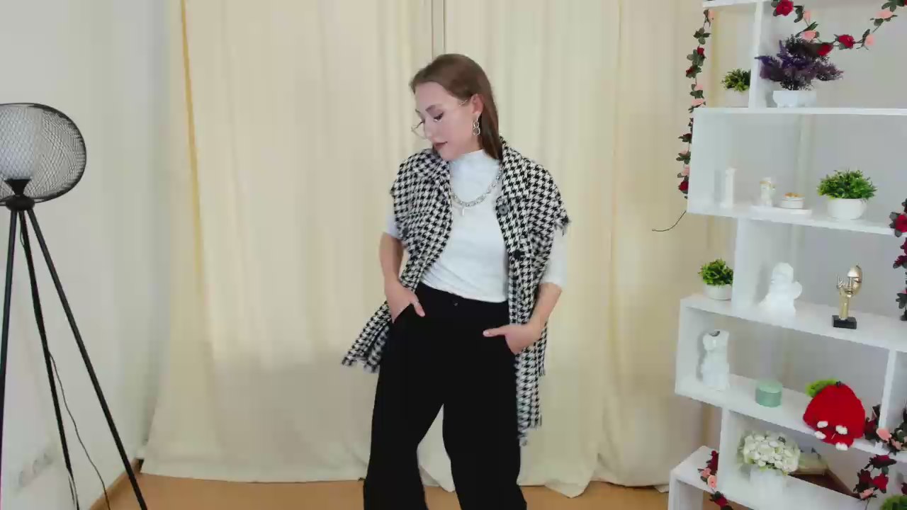 FrediaBarbalich live cam model at Cam4