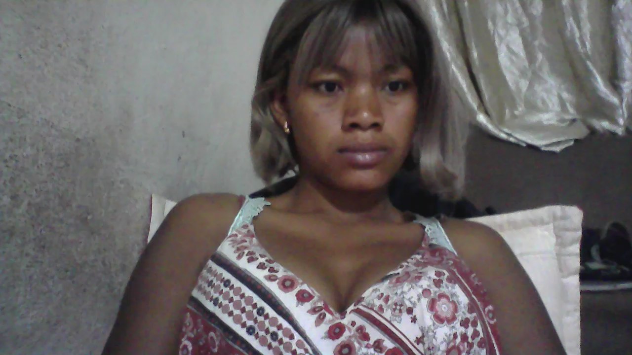 Watch GaelLily97 live on cam on Cam4