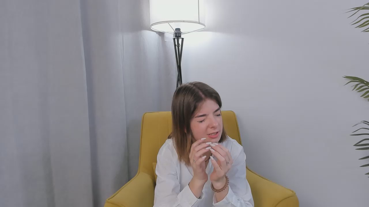 HyunWinkelbauer live cam model at Cam4