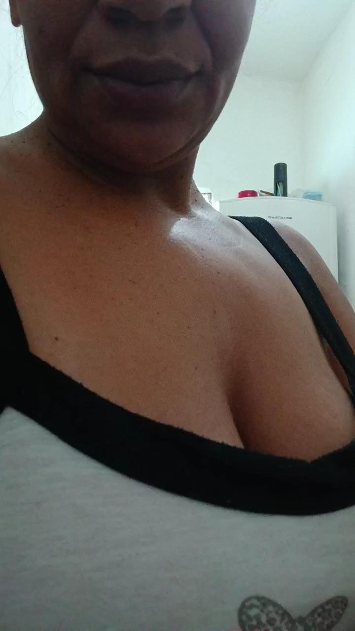  Jujumilf chat room