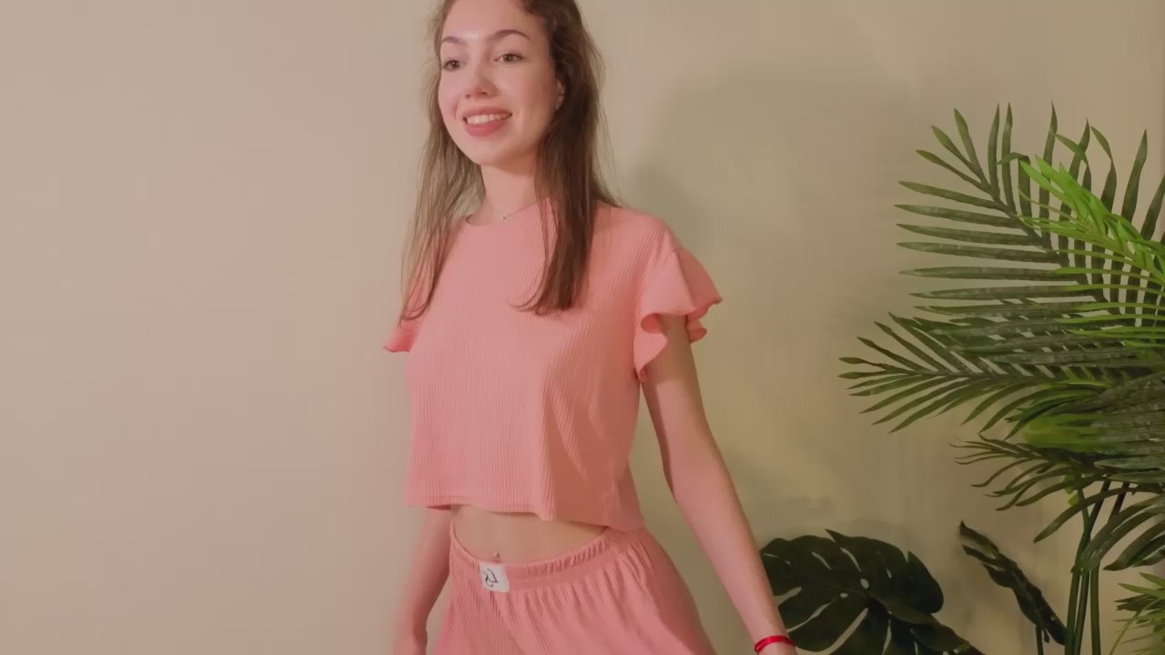 Watch KasieYounkin live on cam on Cam4