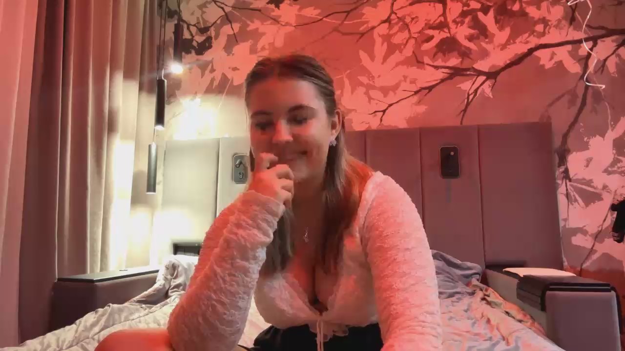 Watch KeelyMikulecky live on cam on Cam4
