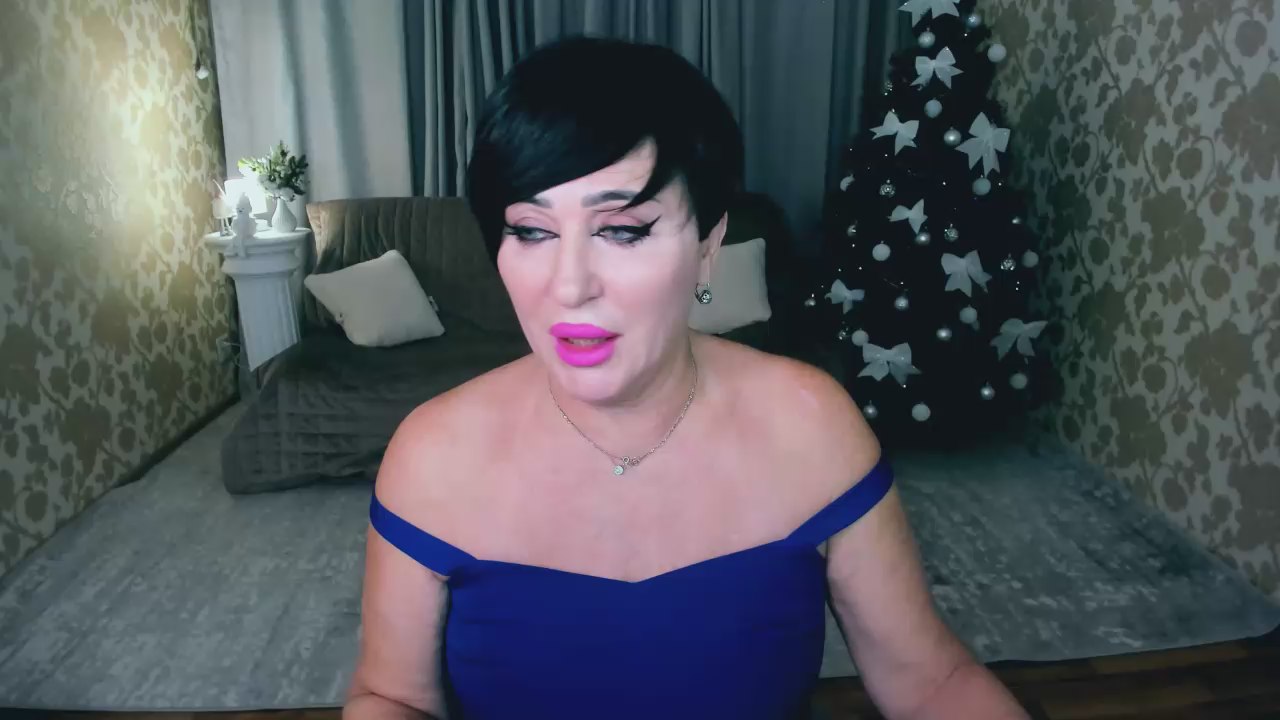 KiraTempt live cam model at Cam4