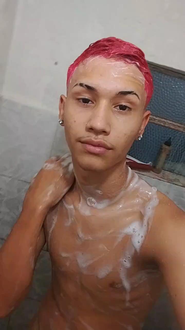 Watch Kyanrlq live on cam on Cam4