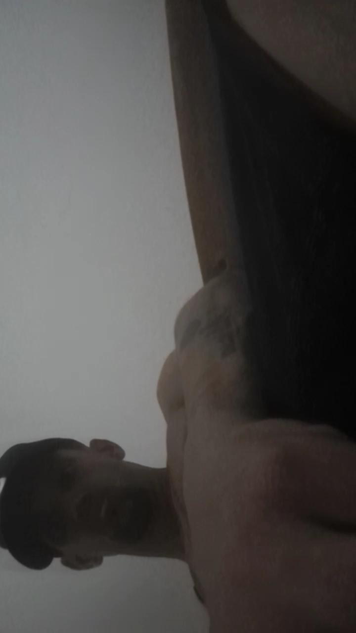 Lctrem33 live cam model at Cam4