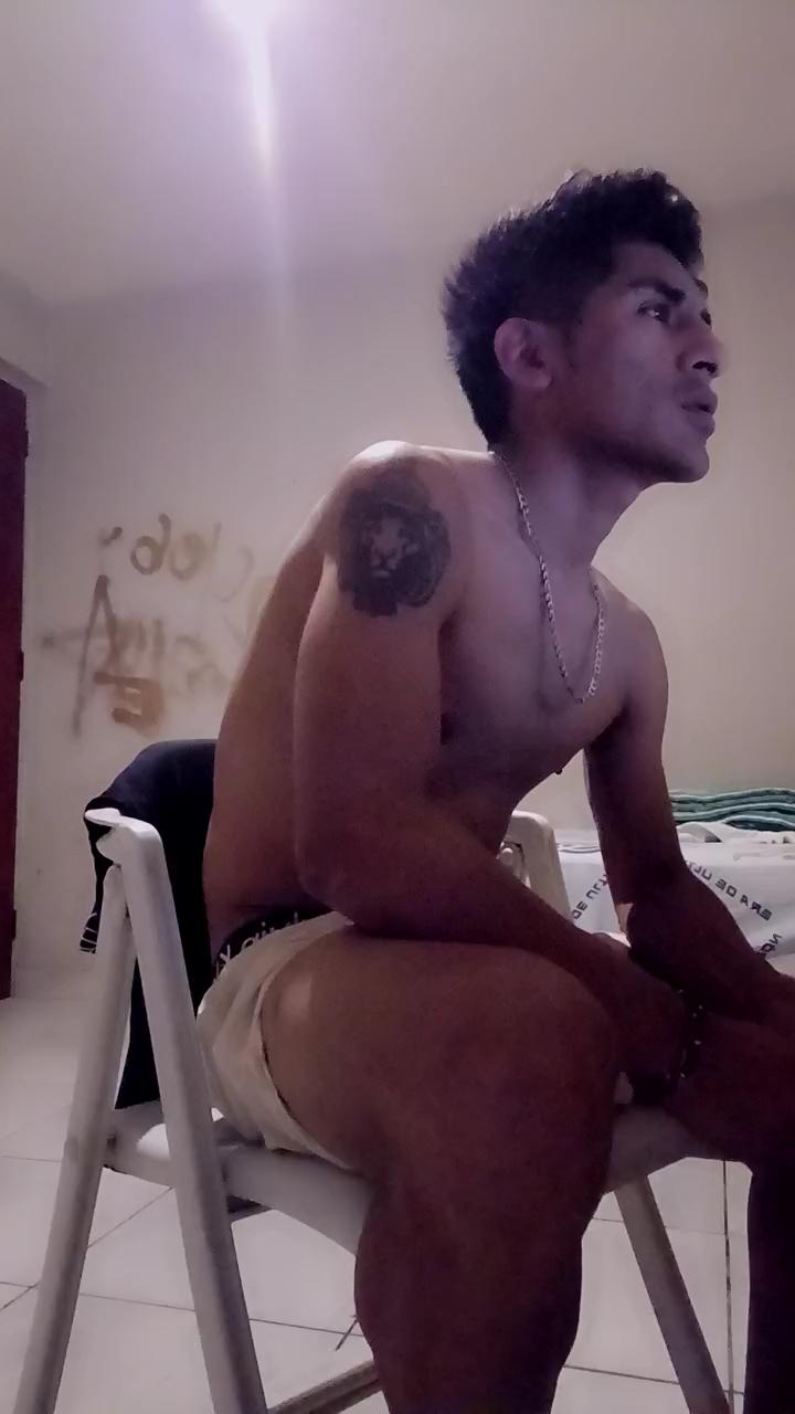 Watch Leonroots live on cam on Cam4