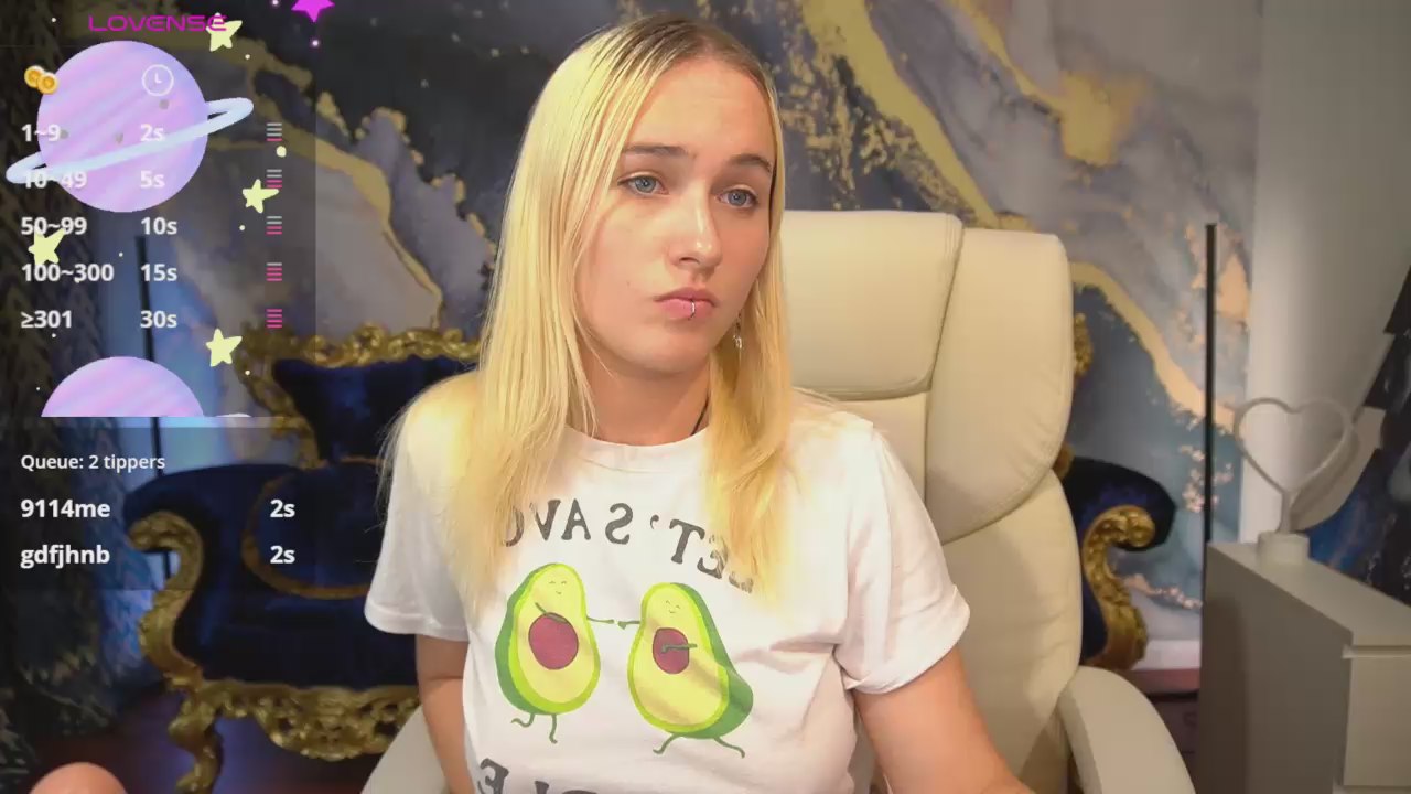 Watch LiliElfie live on cam on Cam4
