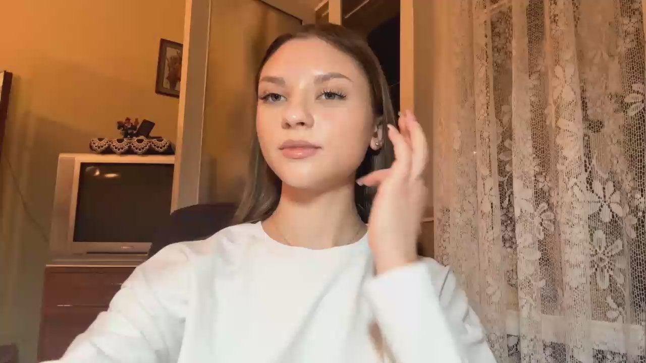 LonaDahline Live Cam and Statistics on UnifiedCams