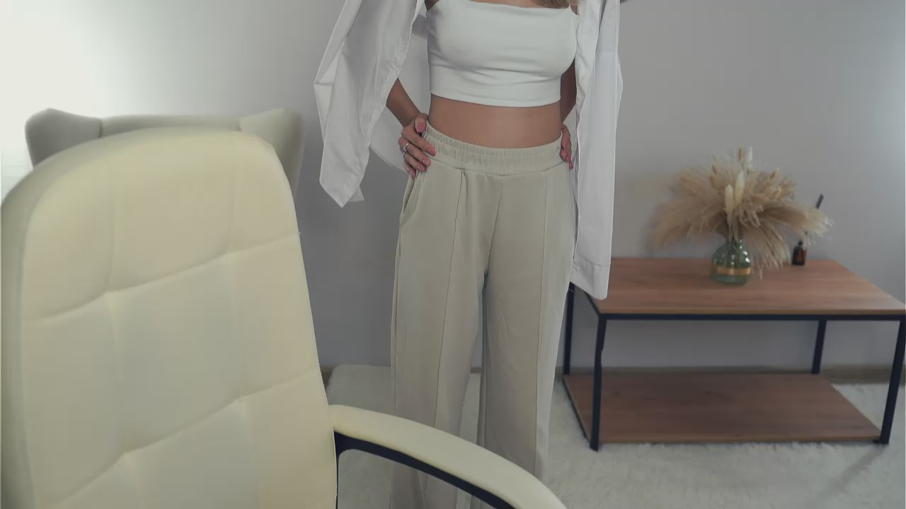 LonaSteinruck live cam model at Cam4