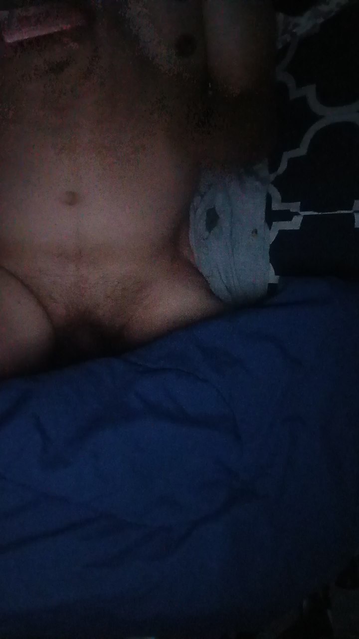 Lonlyboyy live cam model at Cam4