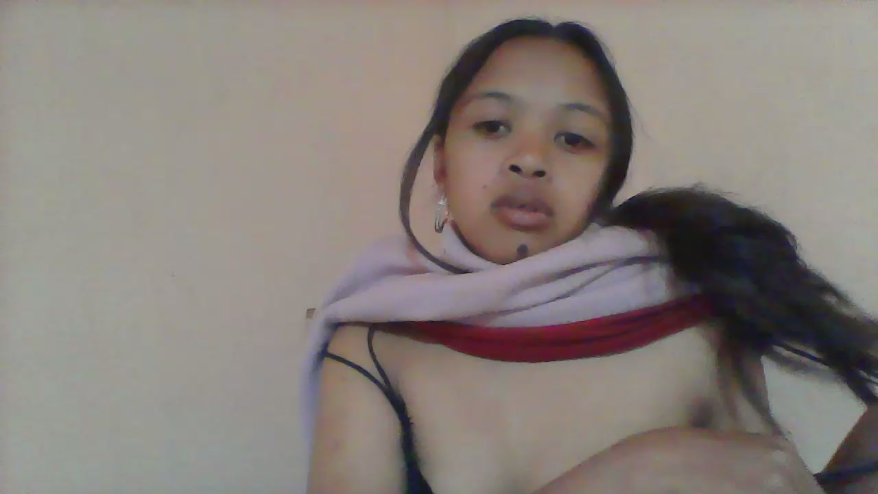 Lovatiana live cam model at Cam4