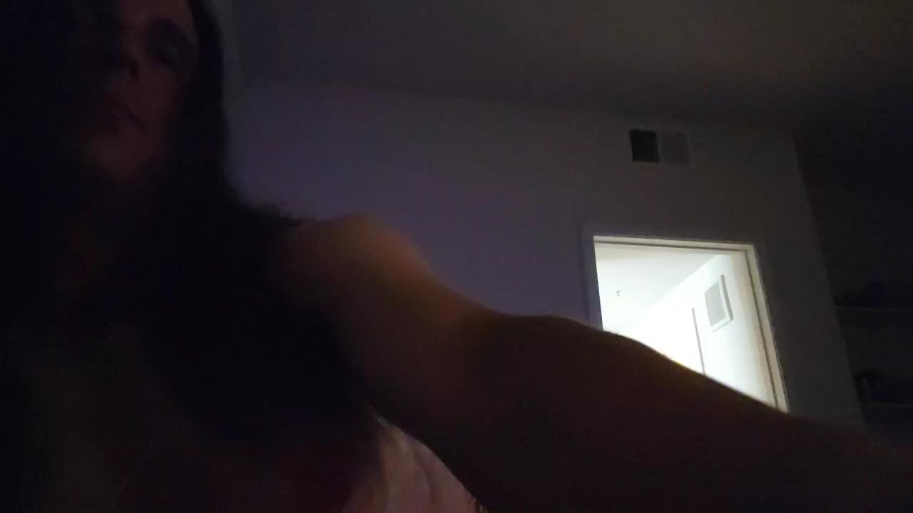 LucyBonez23 live cam model at Cam4