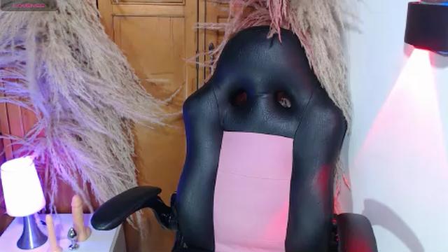 LunaMiiaa live cam model at Cam4