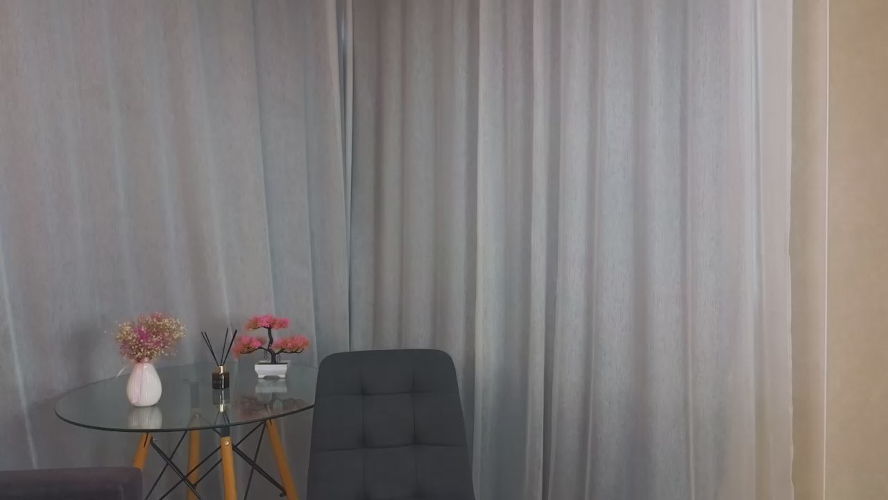 LynnaFears live cam model at Cam4