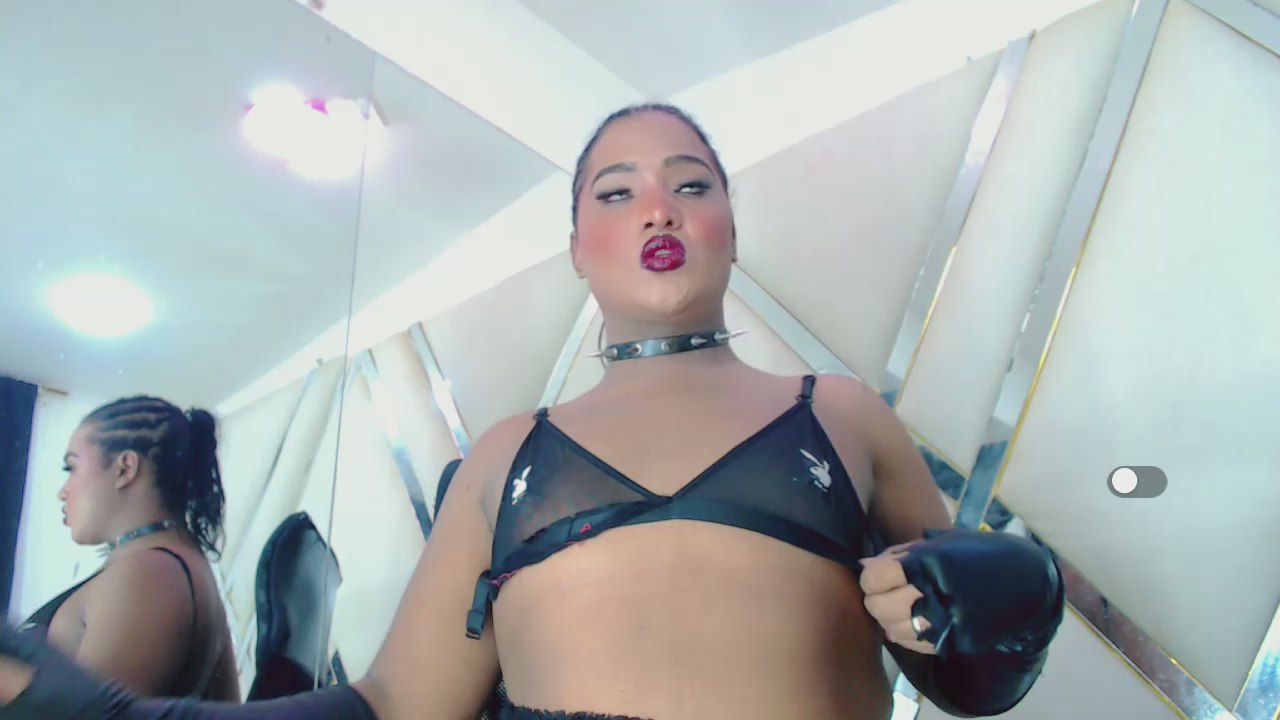 Watch MayiHott01 live on cam on Cam4